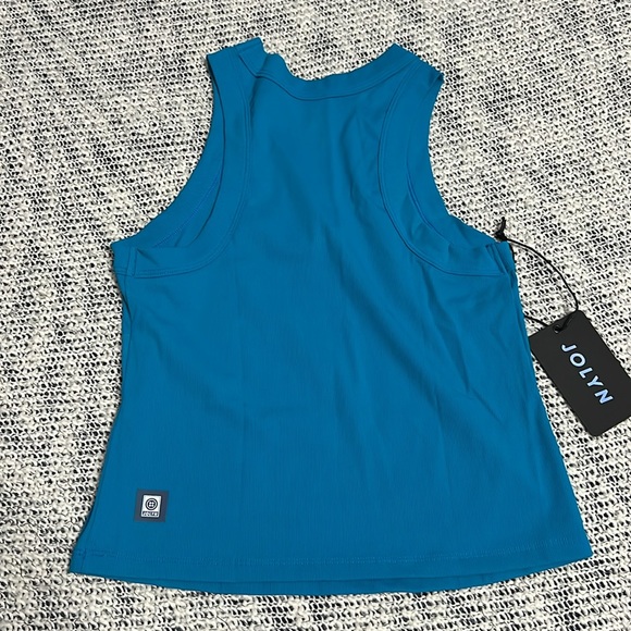 Jolyn Dalia Basic Top - Picture 6 of 7